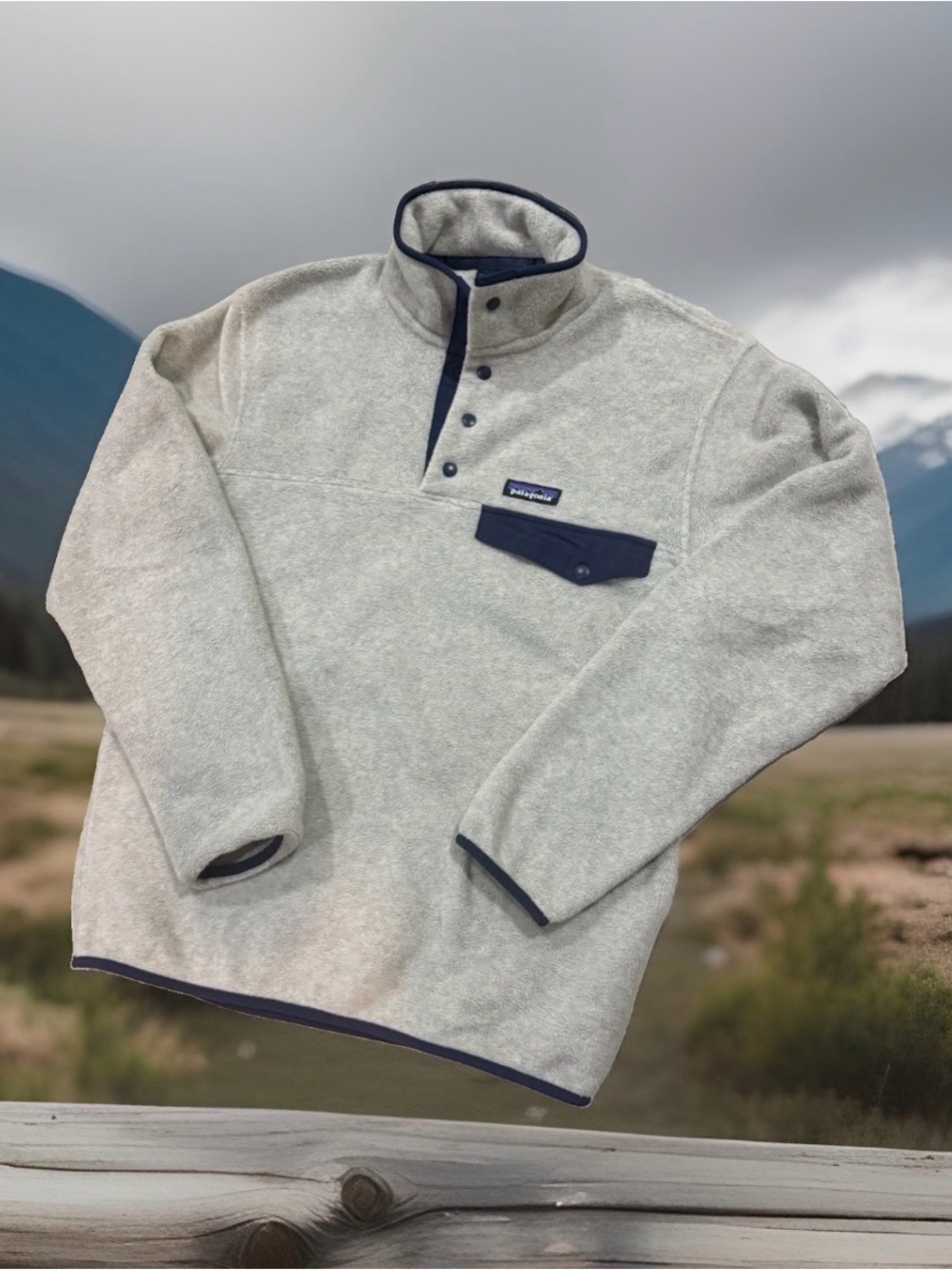Rare Vintage Patagonia Men’s Light Gray Fleece Snap Pullover with Navy Accents